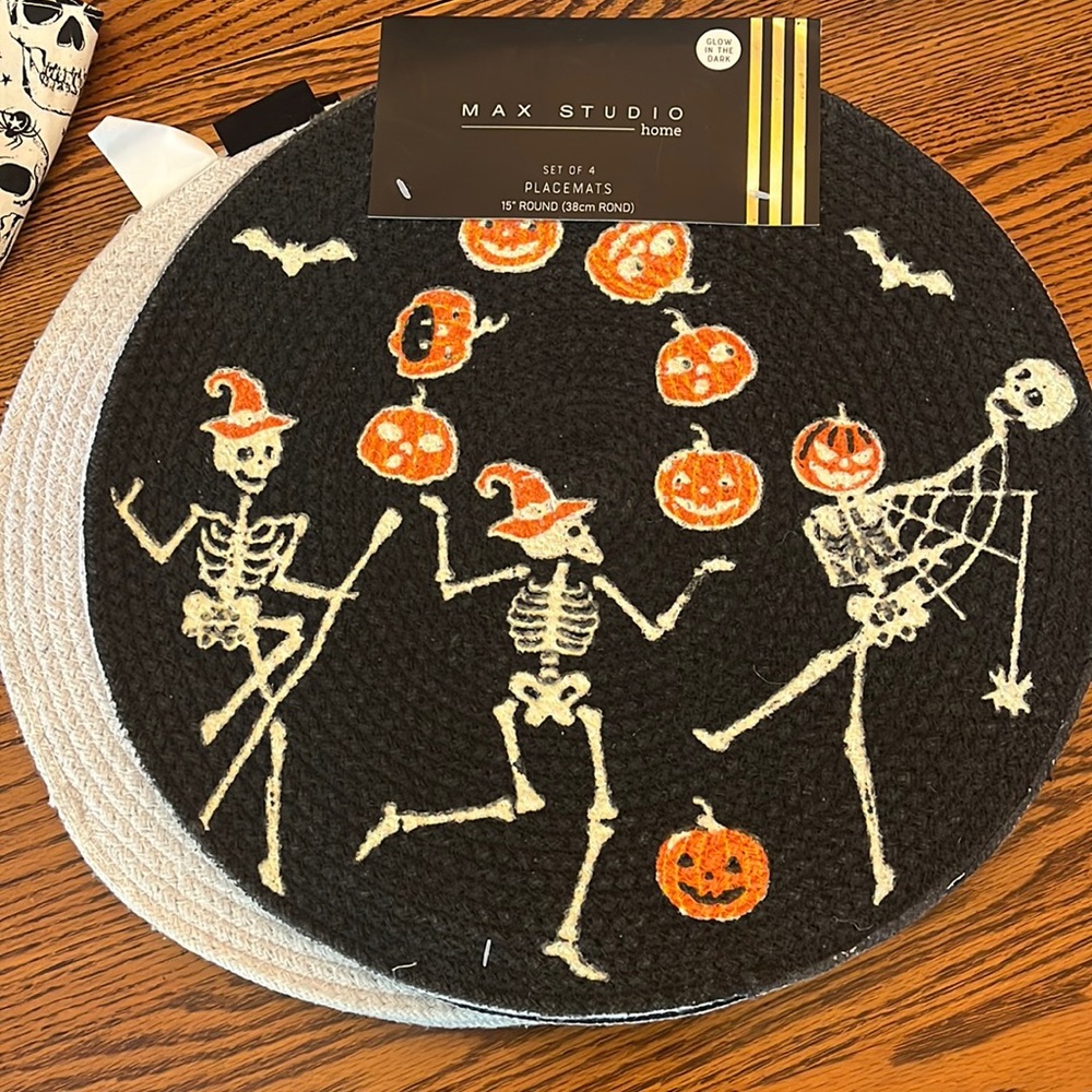 Halloween around Placemats